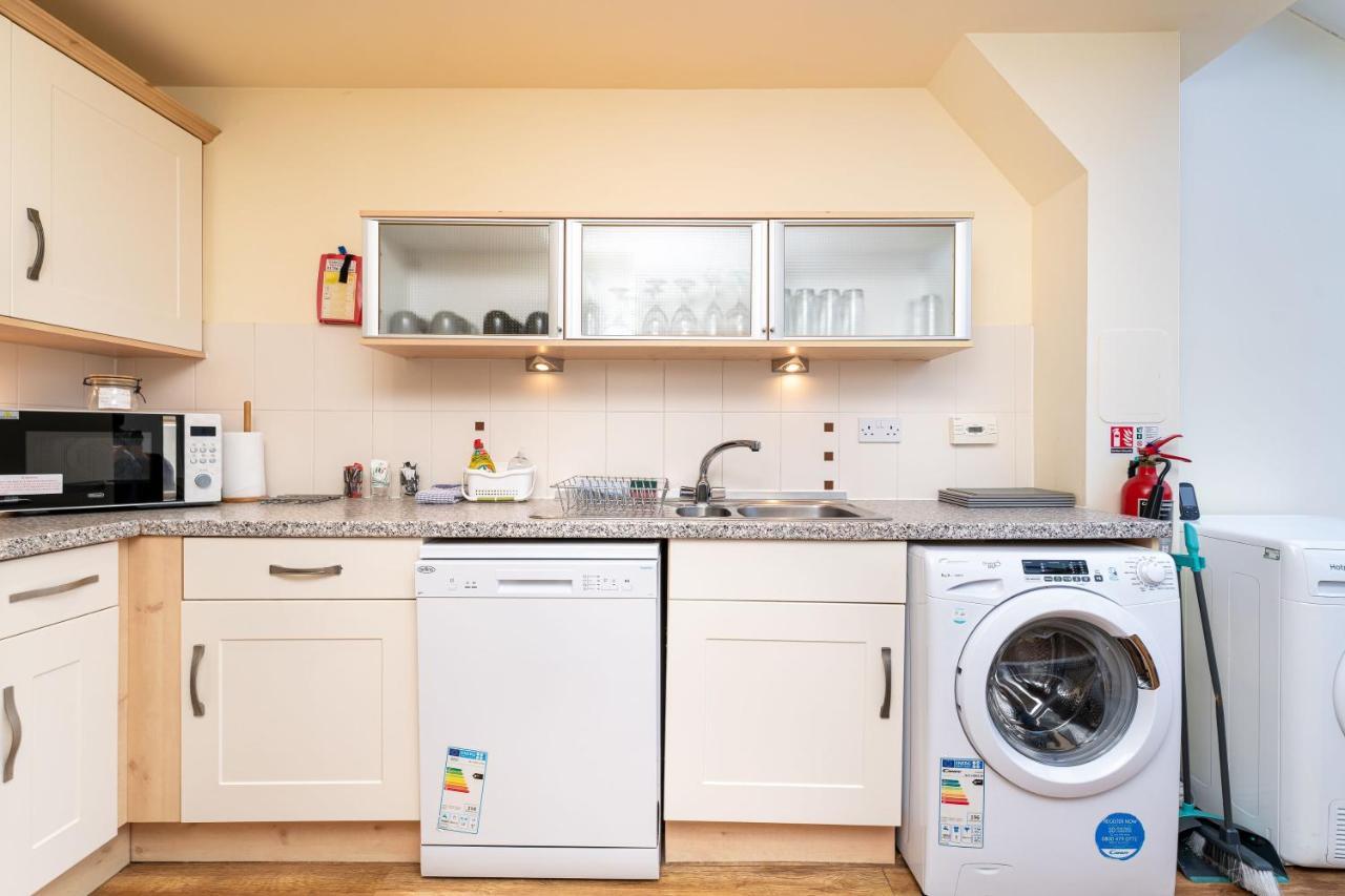 4 Bedroom Townhouse In スターリング エクステリア 写真
